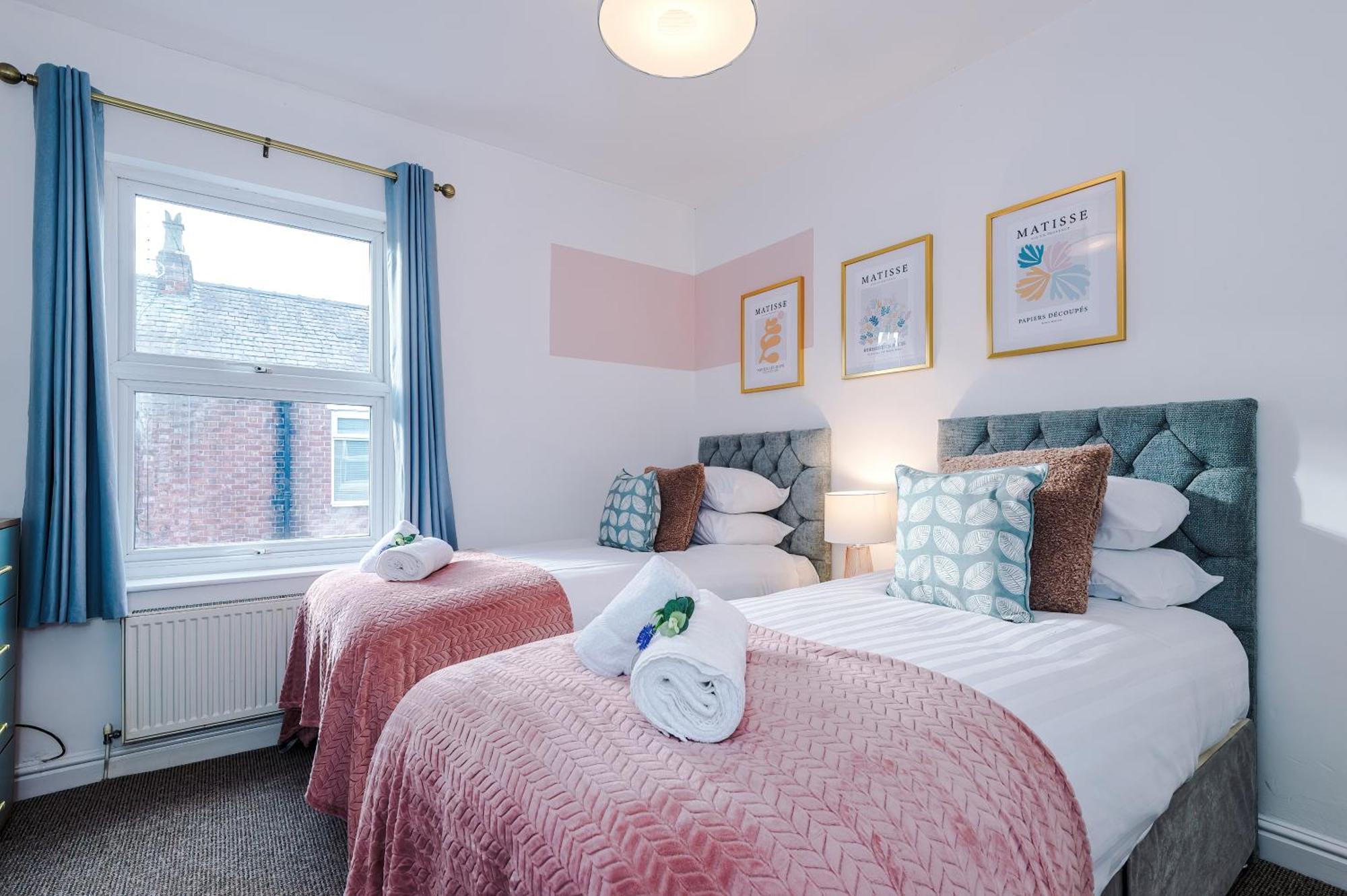 New! Spacious 2-Bed Home In Chester City-Centre By 53 Degrees Property, Ideal For Couples & Small Groups, Great Location - Sleeps 5 Εξωτερικό φωτογραφία