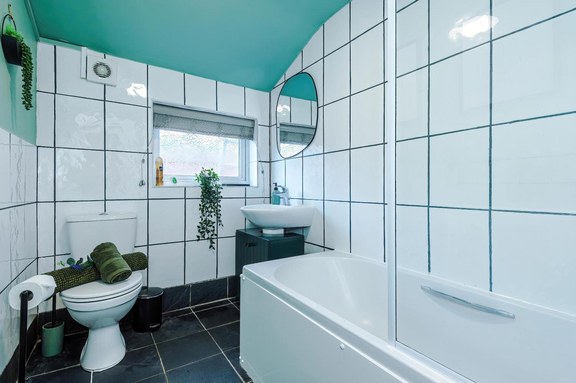 New! Spacious 2-Bed Home In Chester City-Centre By 53 Degrees Property, Ideal For Couples & Small Groups, Great Location - Sleeps 5 Εξωτερικό φωτογραφία