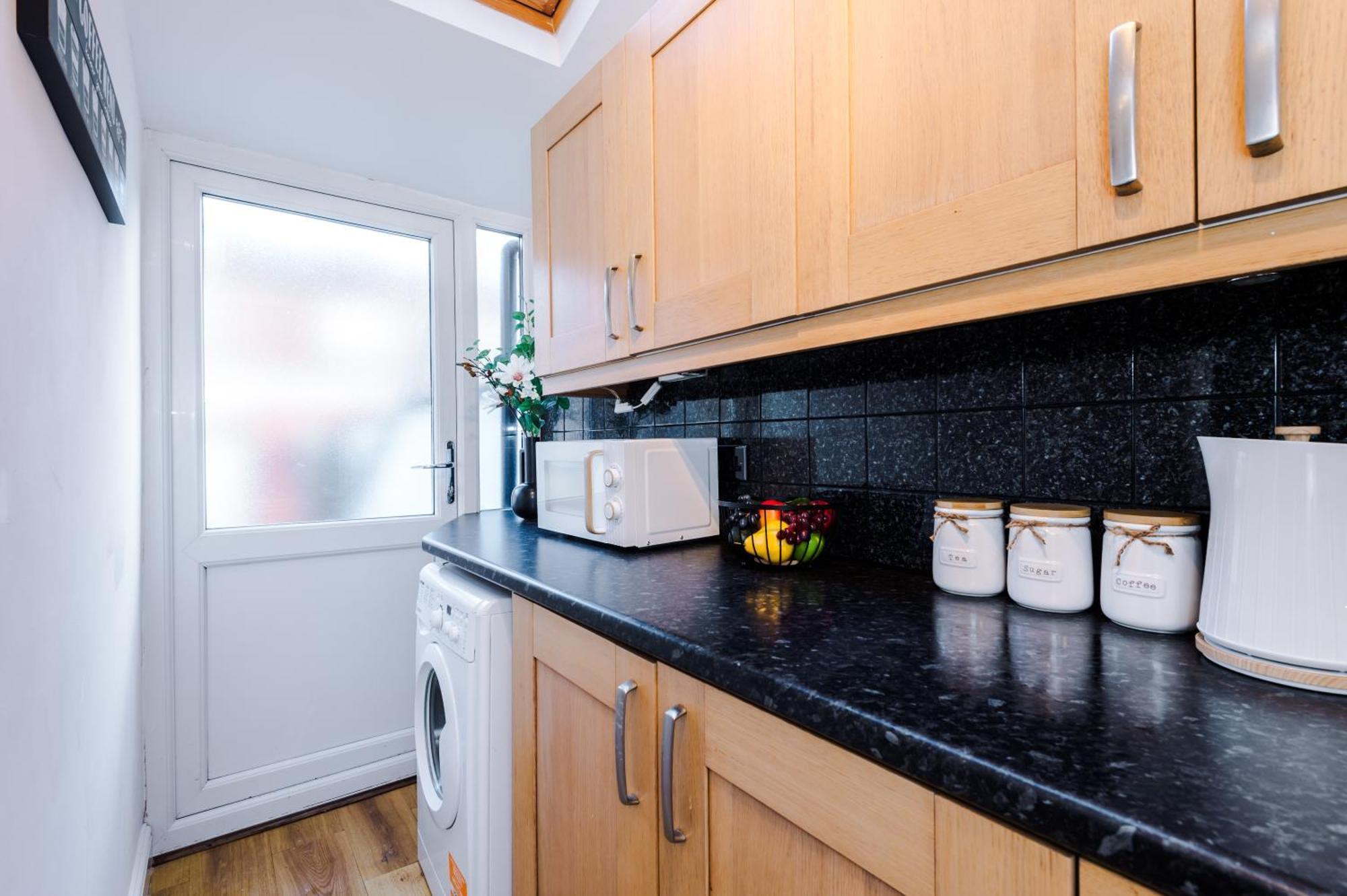 New! Spacious 2-Bed Home In Chester City-Centre By 53 Degrees Property, Ideal For Couples & Small Groups, Great Location - Sleeps 5 Εξωτερικό φωτογραφία