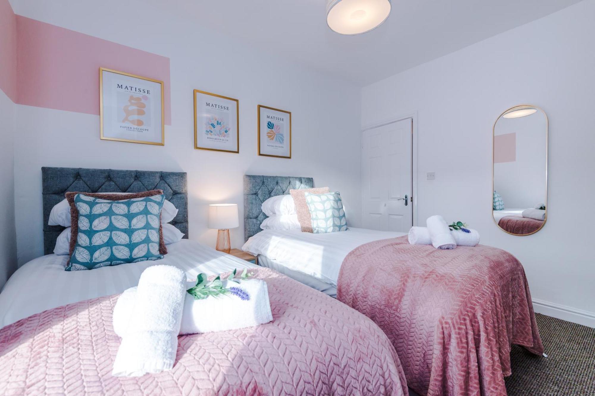New! Spacious 2-Bed Home In Chester City-Centre By 53 Degrees Property, Ideal For Couples & Small Groups, Great Location - Sleeps 5 Εξωτερικό φωτογραφία